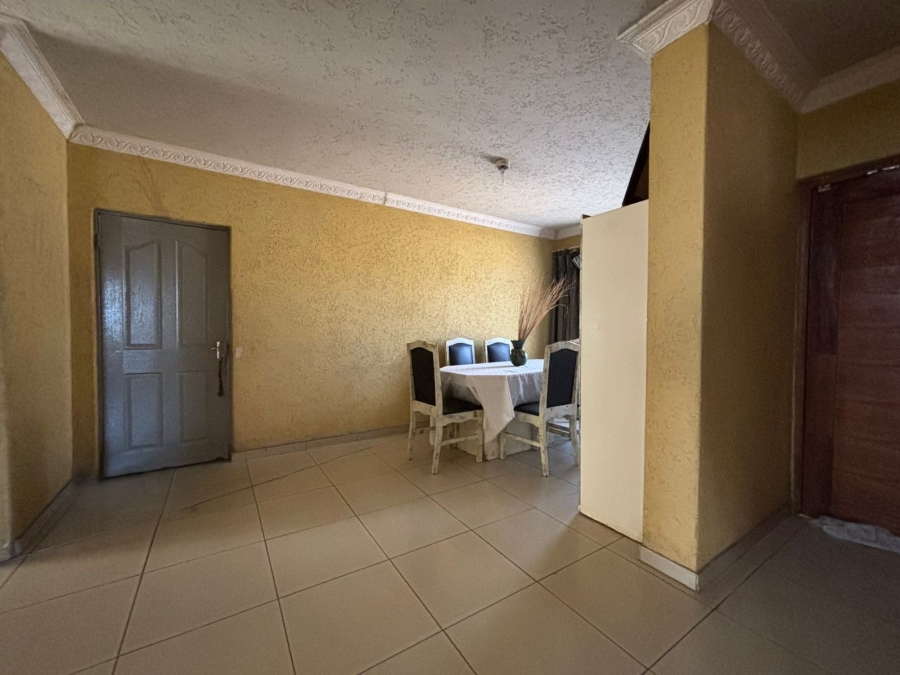 4 Bedroom Property for Sale in Golden Gardens Gauteng