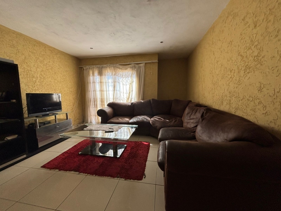 4 Bedroom Property for Sale in Golden Gardens Gauteng