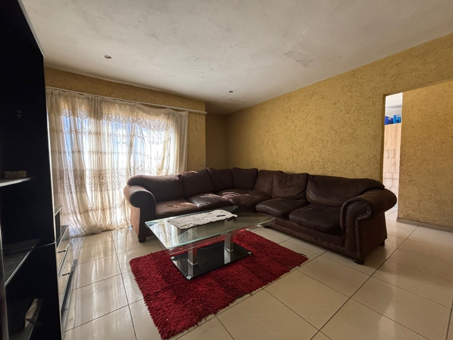 4 Bedroom Property for Sale in Golden Gardens Gauteng