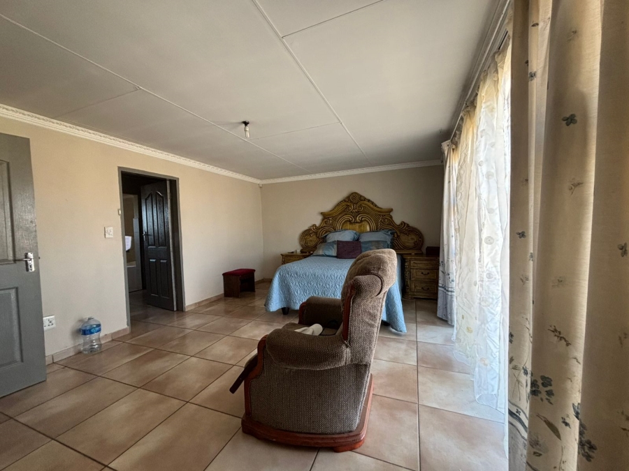4 Bedroom Property for Sale in Golden Gardens Gauteng