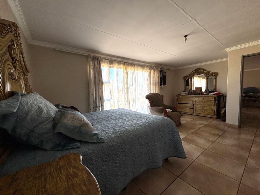 4 Bedroom Property for Sale in Golden Gardens Gauteng