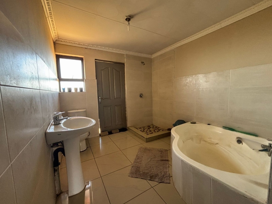 4 Bedroom Property for Sale in Golden Gardens Gauteng