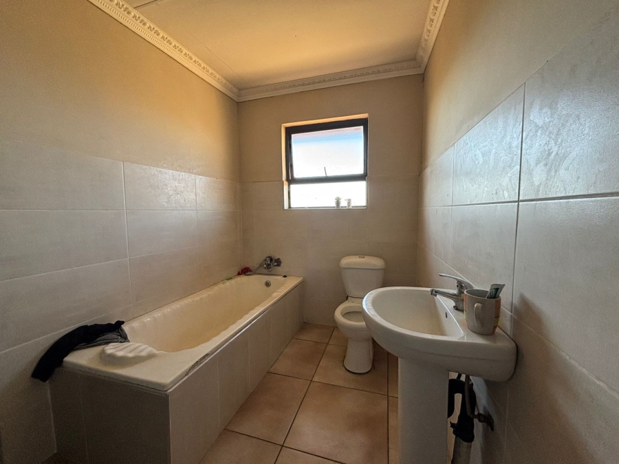 4 Bedroom Property for Sale in Golden Gardens Gauteng