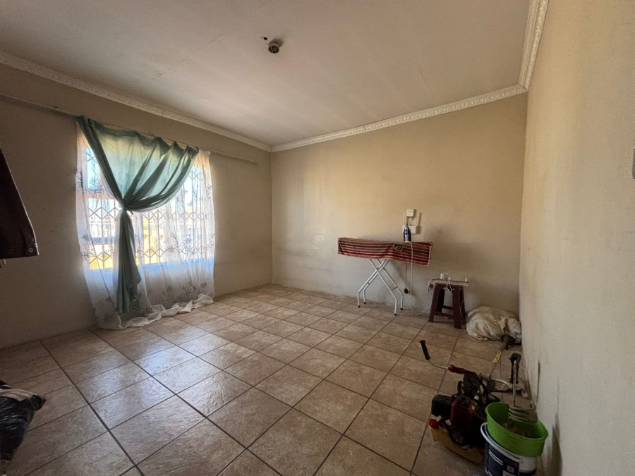 4 Bedroom Property for Sale in Golden Gardens Gauteng
