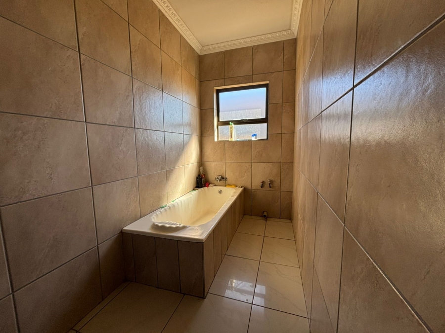 4 Bedroom Property for Sale in Golden Gardens Gauteng