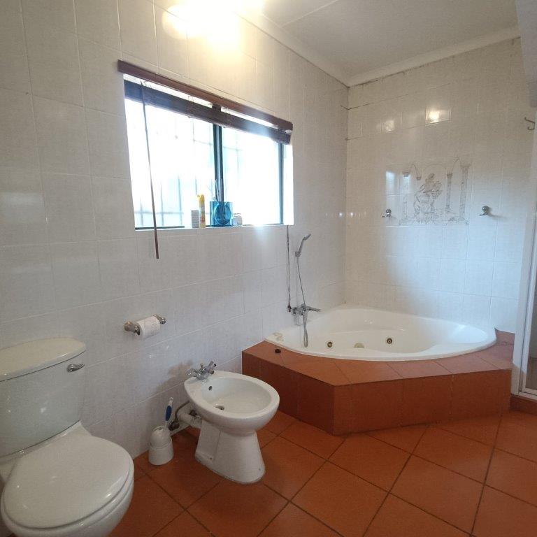 To Let 2 Bedroom Property for Rent in Linden Gauteng