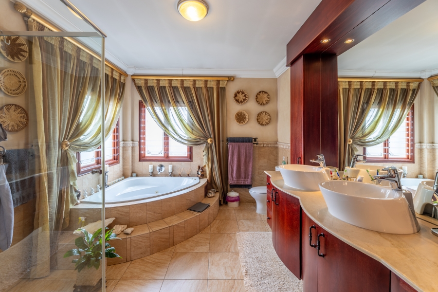 4 Bedroom Property for Sale in Broadacres Gauteng