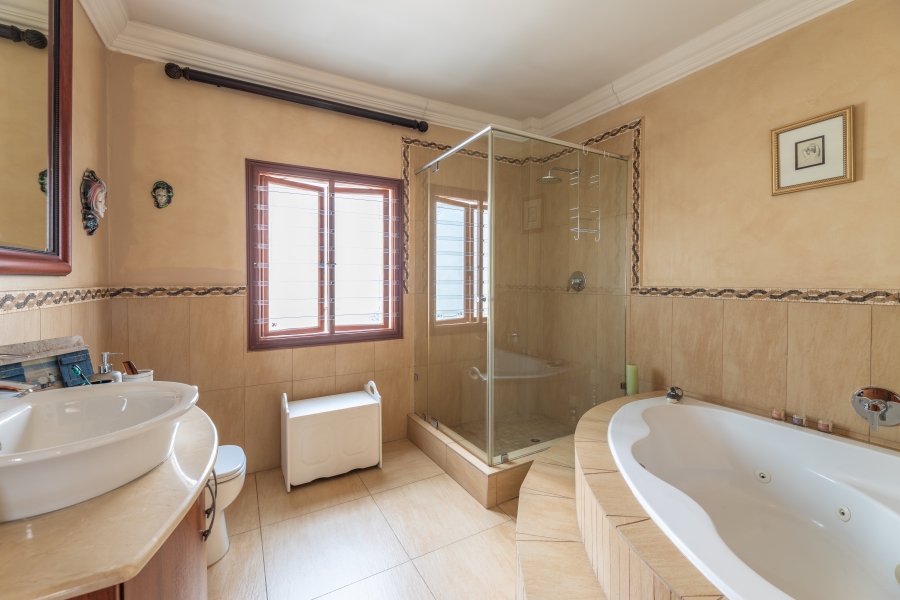 4 Bedroom Property for Sale in Broadacres Gauteng