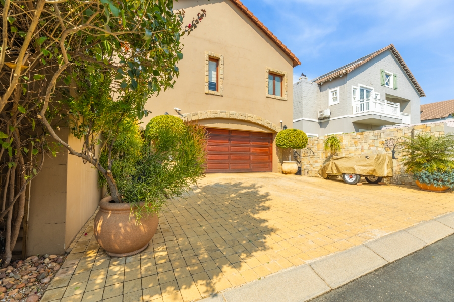 4 Bedroom Property for Sale in Broadacres Gauteng
