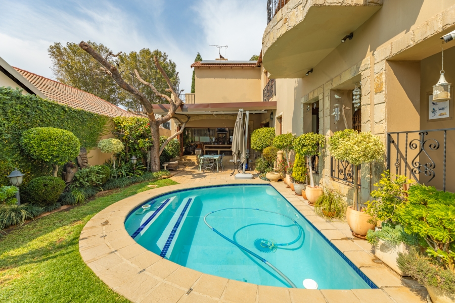 4 Bedroom Property for Sale in Broadacres Gauteng