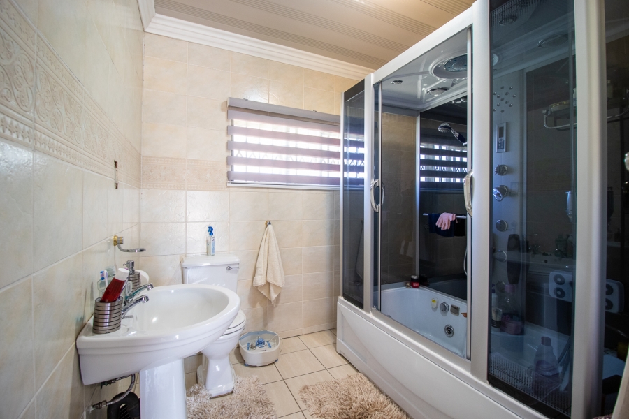 4 Bedroom Property for Sale in Brackenhurst Gauteng