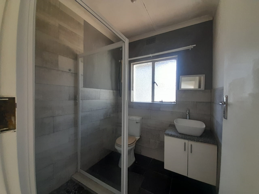 To Let 1 Bedroom Property for Rent in Kookrus Gauteng