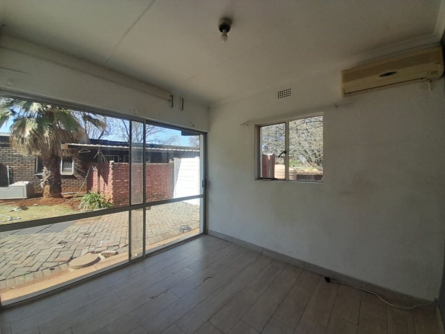 To Let 1 Bedroom Property for Rent in Kookrus Gauteng