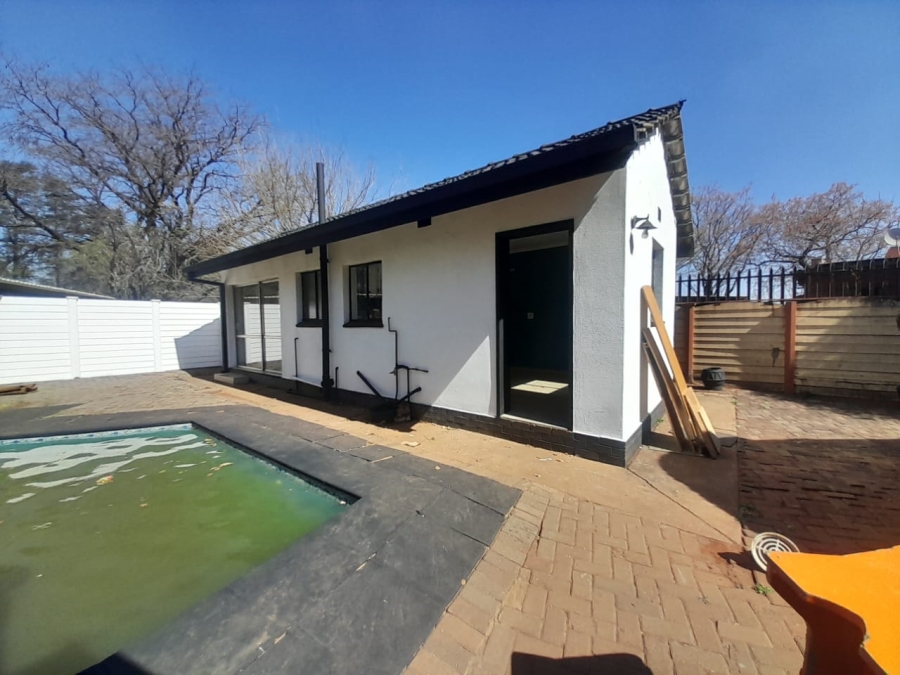 To Let 1 Bedroom Property for Rent in Kookrus Gauteng
