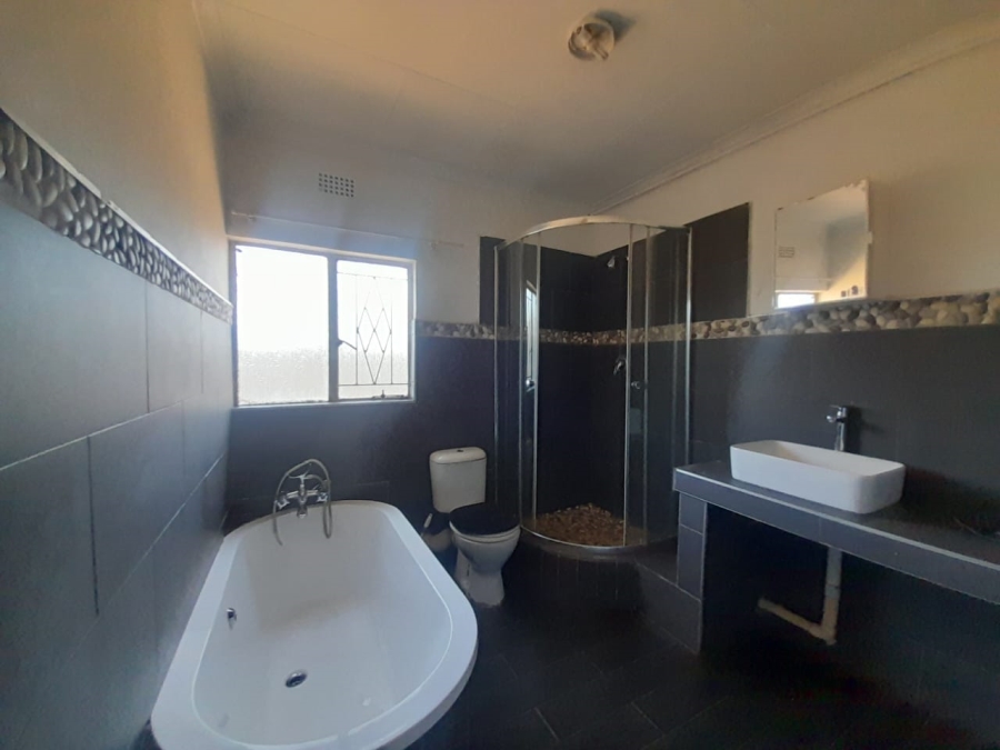 To Let 4 Bedroom Property for Rent in Kookrus Gauteng