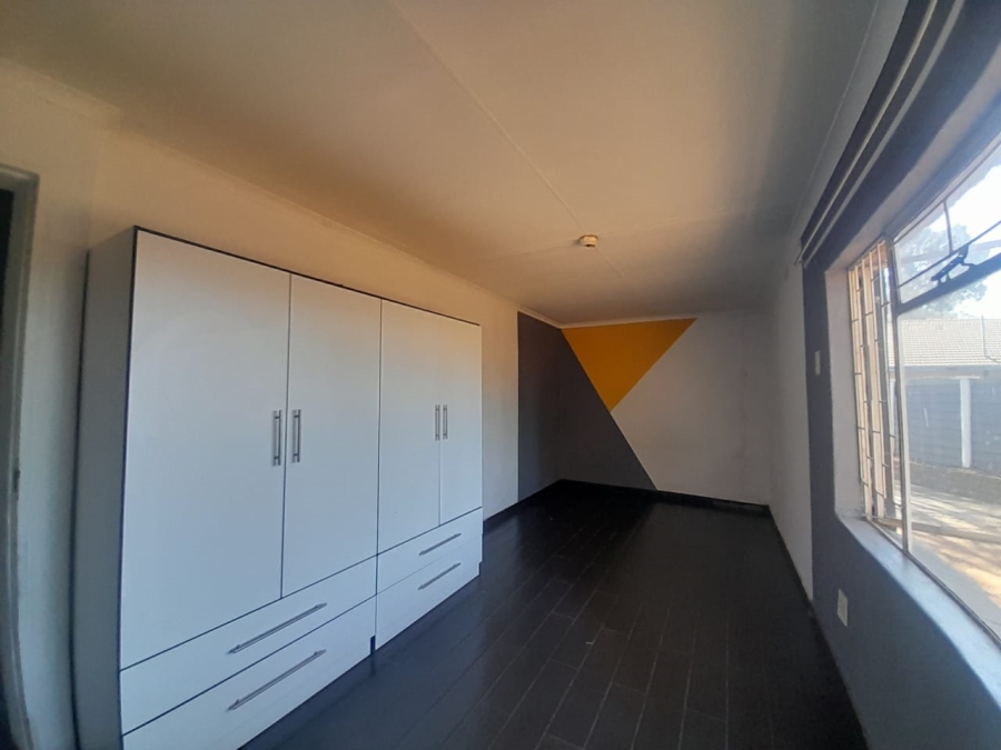 To Let 4 Bedroom Property for Rent in Kookrus Gauteng