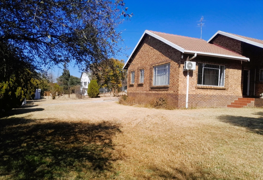 8 Bedroom Property for Sale in Glen Austin Gauteng