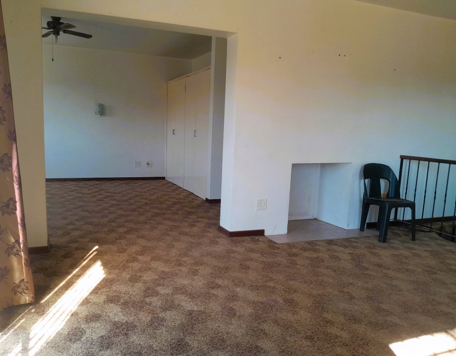 8 Bedroom Property for Sale in Glen Austin Gauteng