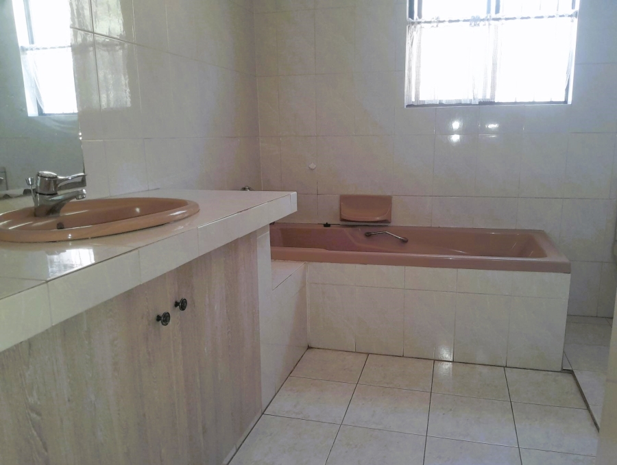 8 Bedroom Property for Sale in Glen Austin Gauteng