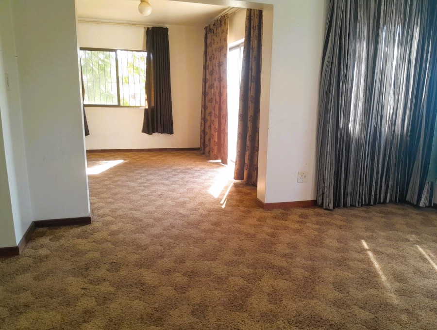8 Bedroom Property for Sale in Glen Austin Gauteng