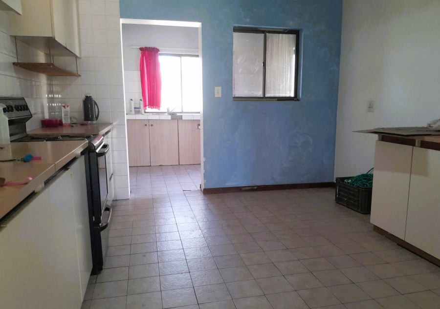 8 Bedroom Property for Sale in Glen Austin Gauteng