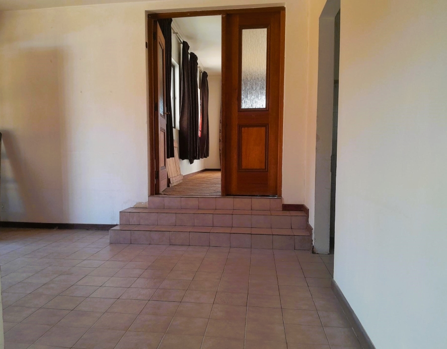 8 Bedroom Property for Sale in Glen Austin Gauteng