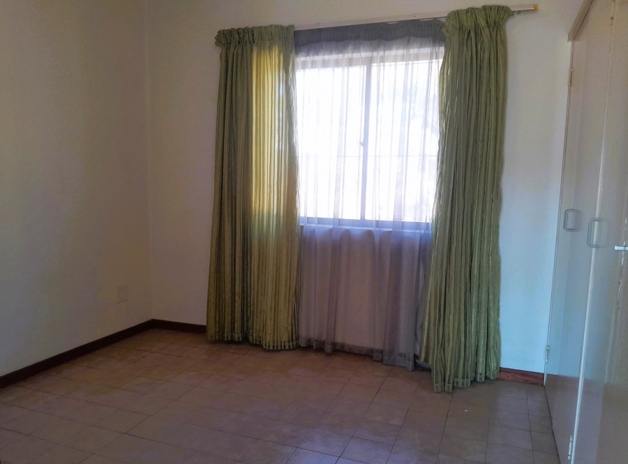 8 Bedroom Property for Sale in Glen Austin Gauteng