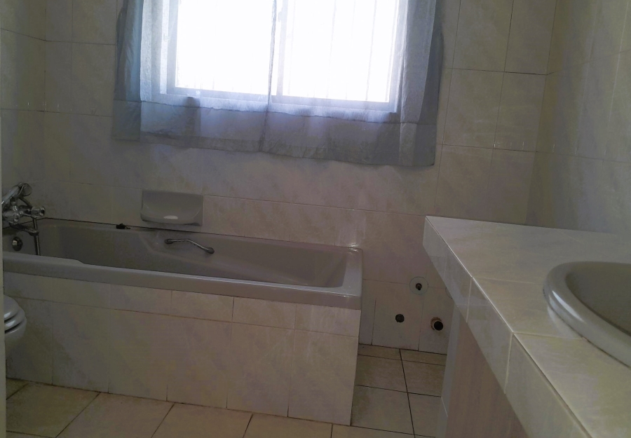 8 Bedroom Property for Sale in Glen Austin Gauteng