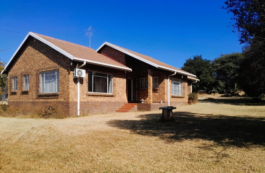 8 Bedroom Property for Sale in Glen Austin Gauteng