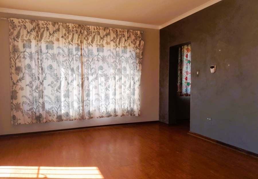 8 Bedroom Property for Sale in Glen Austin Gauteng