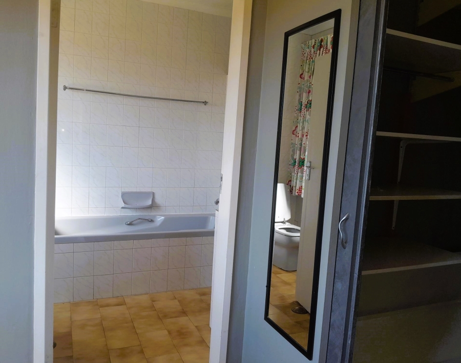 8 Bedroom Property for Sale in Glen Austin Gauteng