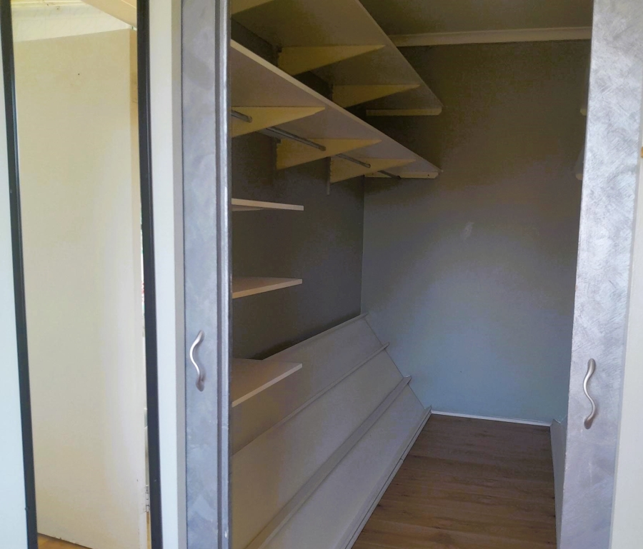 8 Bedroom Property for Sale in Glen Austin Gauteng
