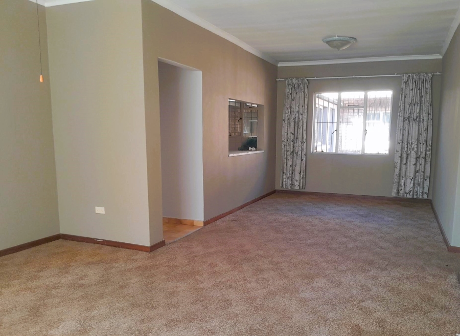 8 Bedroom Property for Sale in Glen Austin Gauteng