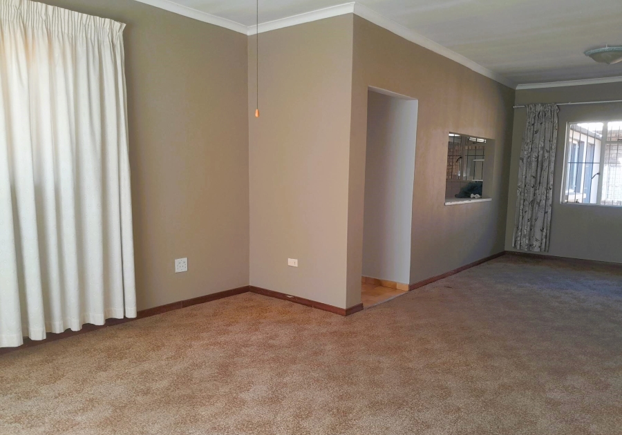 8 Bedroom Property for Sale in Glen Austin Gauteng