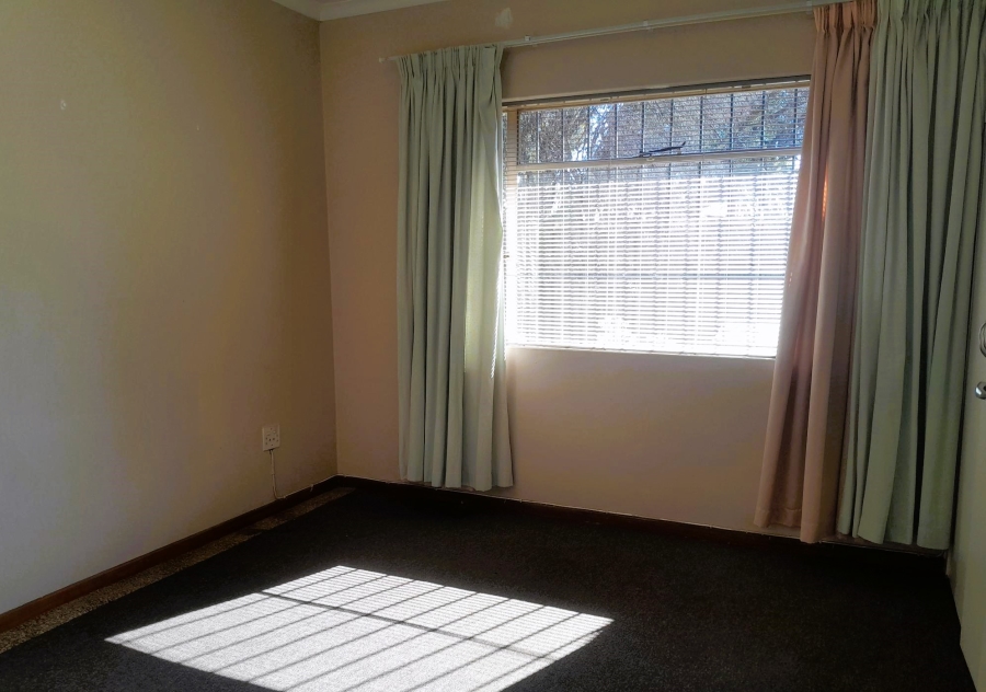 8 Bedroom Property for Sale in Glen Austin Gauteng
