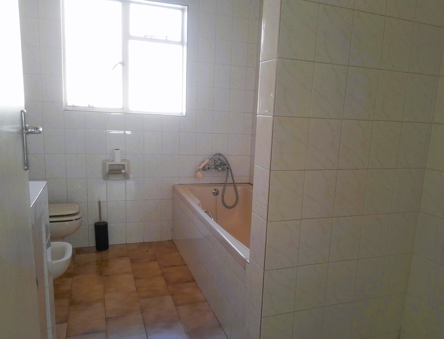 8 Bedroom Property for Sale in Glen Austin Gauteng