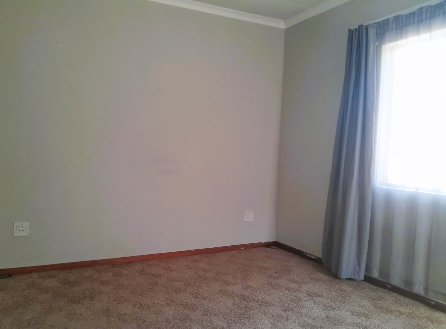 8 Bedroom Property for Sale in Glen Austin Gauteng
