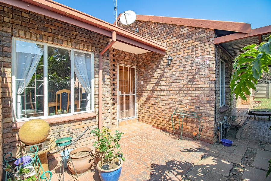 3 Bedroom Property for Sale in Waverley Gauteng