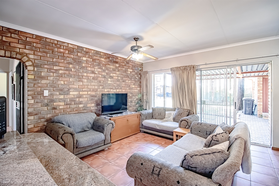 3 Bedroom Property for Sale in Waverley Gauteng