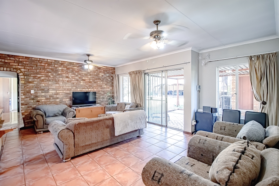 3 Bedroom Property for Sale in Waverley Gauteng