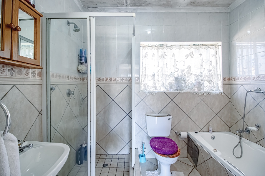 3 Bedroom Property for Sale in Waverley Gauteng