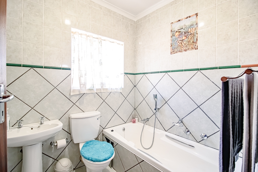 3 Bedroom Property for Sale in Waverley Gauteng