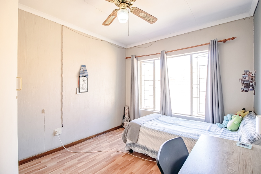 3 Bedroom Property for Sale in Waverley Gauteng