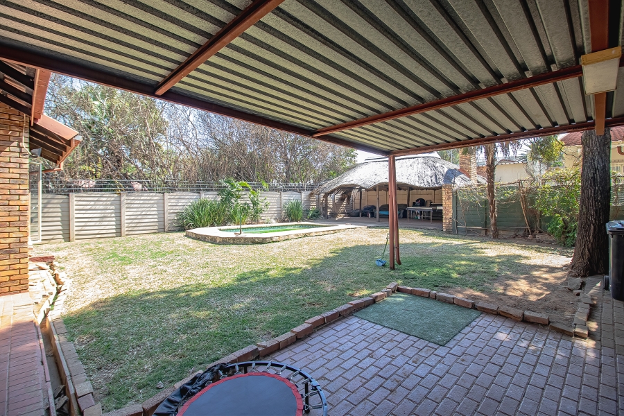 3 Bedroom Property for Sale in Waverley Gauteng