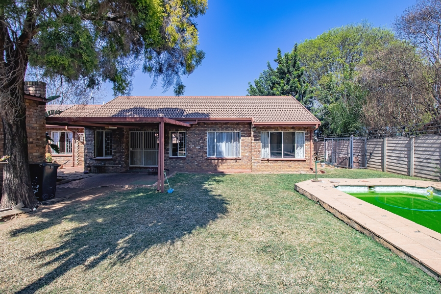 3 Bedroom Property for Sale in Waverley Gauteng