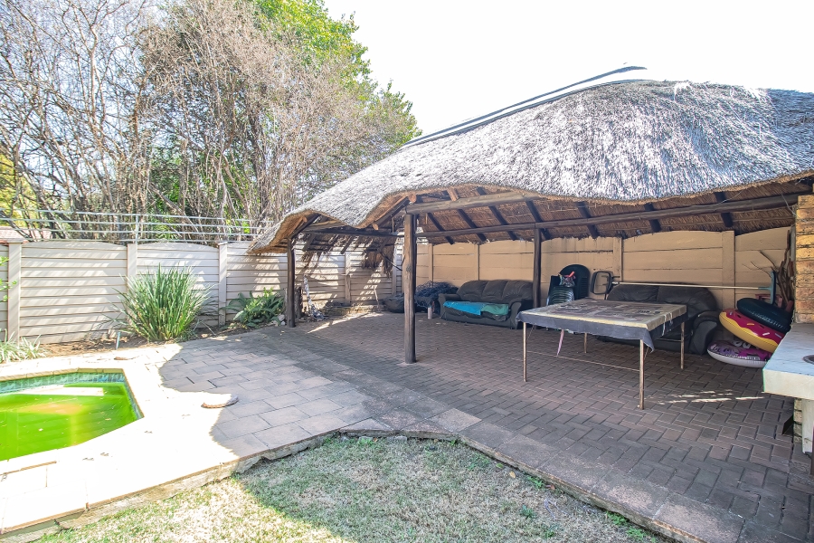 3 Bedroom Property for Sale in Waverley Gauteng