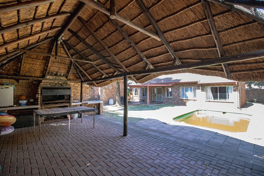 3 Bedroom Property for Sale in Waverley Gauteng