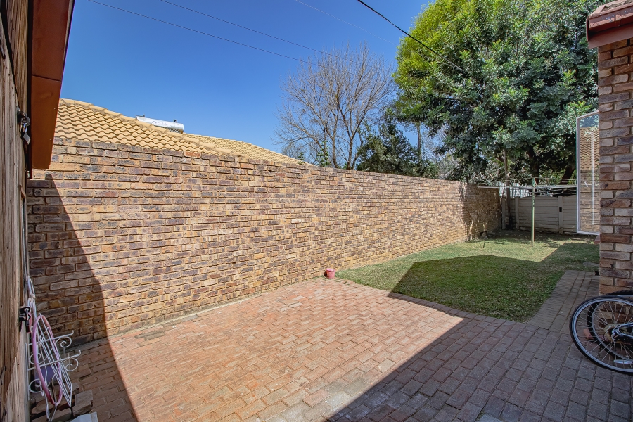 3 Bedroom Property for Sale in Waverley Gauteng