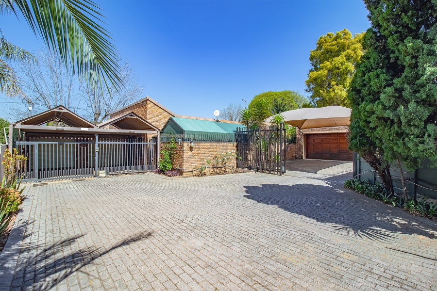 3 Bedroom Property for Sale in Waverley Gauteng