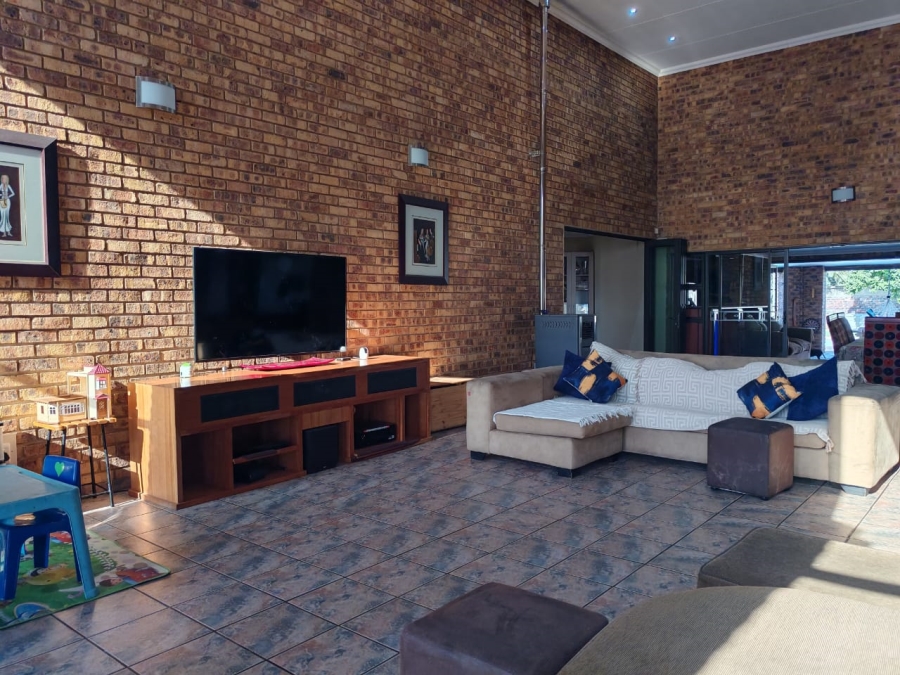 4 Bedroom Property for Sale in Three Rivers East Gauteng